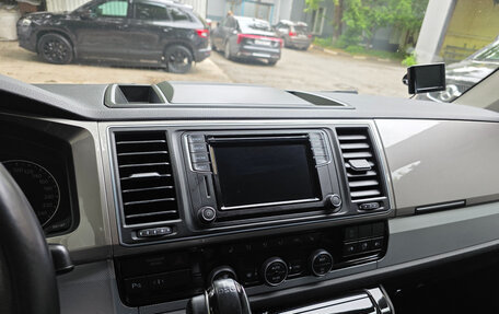 Volkswagen Multivan T6 рестайлинг, 2018 год, 4 500 000 рублей, 11 фотография