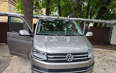Volkswagen Multivan T6 рестайлинг, 2018 год, 4 500 000 рублей, 2 фотография