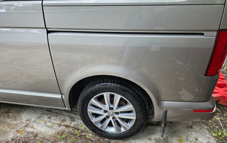 Volkswagen Multivan T6 рестайлинг, 2018 год, 4 500 000 рублей, 15 фотография