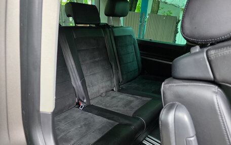 Volkswagen Multivan T6 рестайлинг, 2018 год, 4 500 000 рублей, 23 фотография