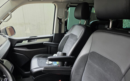 Volkswagen Multivan T6 рестайлинг, 2018 год, 4 500 000 рублей, 29 фотография