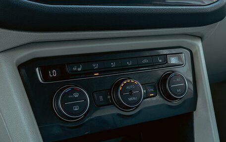 Volkswagen Tiguan II, 2018 год, 2 295 000 рублей, 14 фотография
