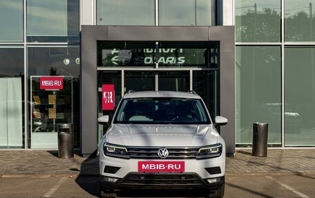 Volkswagen Tiguan II, 2018 год, 2 295 000 рублей, 2 фотография