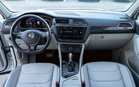 Volkswagen Tiguan II, 2018 год, 2 295 000 рублей, 17 фотография