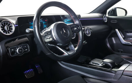 Mercedes-Benz A-Класс, 2018 год, 2 400 000 рублей, 15 фотография