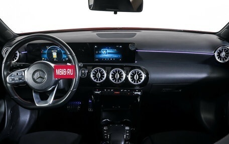 Mercedes-Benz A-Класс, 2018 год, 2 400 000 рублей, 13 фотография