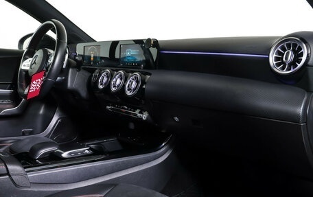 Mercedes-Benz A-Класс, 2018 год, 2 400 000 рублей, 11 фотография