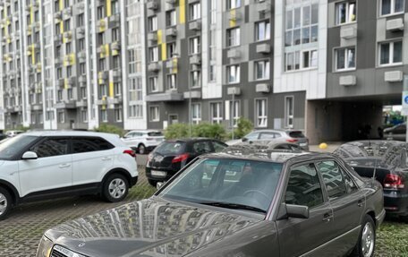 Mercedes-Benz E-Класс, 1994 год, 750 000 рублей, 1 фотография