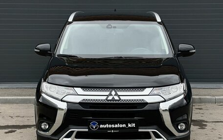 Mitsubishi Outlander III рестайлинг 3, 2019 год, 2 129 000 рублей, 2 фотография