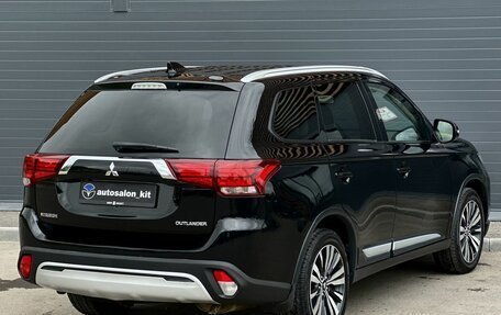 Mitsubishi Outlander III рестайлинг 3, 2019 год, 2 129 000 рублей, 5 фотография