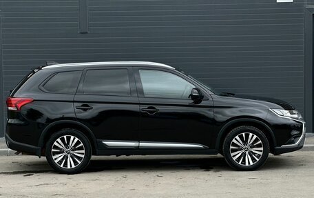 Mitsubishi Outlander III рестайлинг 3, 2019 год, 2 129 000 рублей, 9 фотография