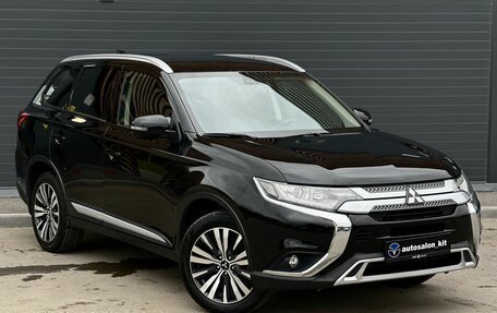 Mitsubishi Outlander III рестайлинг 3, 2019 год, 2 129 000 рублей, 3 фотография