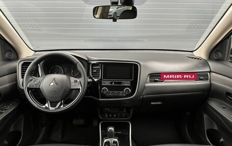 Mitsubishi Outlander III рестайлинг 3, 2019 год, 2 129 000 рублей, 11 фотография