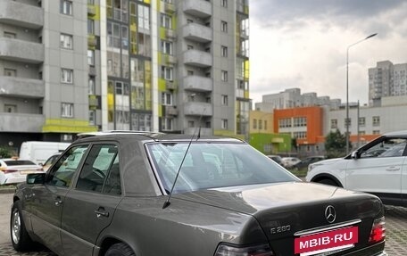 Mercedes-Benz E-Класс, 1994 год, 750 000 рублей, 3 фотография