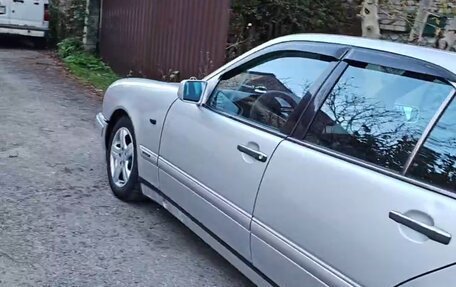 Mercedes-Benz E-Класс, 1997 год, 250 000 рублей, 4 фотография