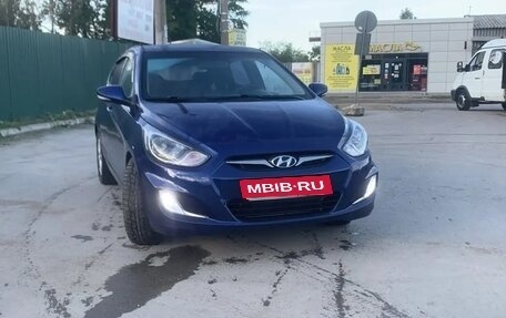 Hyundai Solaris II рестайлинг, 2011 год, 655 100 рублей, 2 фотография