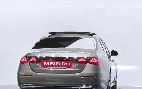 Mercedes-Benz E-Класс, 2024 год, 7 000 000 рублей, 4 фотография