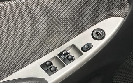Hyundai Solaris II рестайлинг, 2012 год, 630 000 рублей, 20 фотография