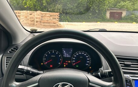 Hyundai Solaris II рестайлинг, 2012 год, 630 000 рублей, 24 фотография