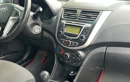 Hyundai Solaris II рестайлинг, 2012 год, 630 000 рублей, 23 фотография
