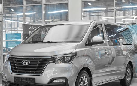 Hyundai H-1 II рестайлинг, 2018 год, 2 499 000 рублей, 1 фотография