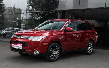 Mitsubishi Outlander III рестайлинг 3, 2013 год, 1 460 000 рублей, 2 фотография