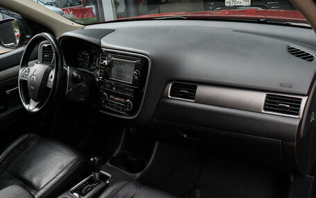 Mitsubishi Outlander III рестайлинг 3, 2013 год, 1 460 000 рублей, 8 фотография