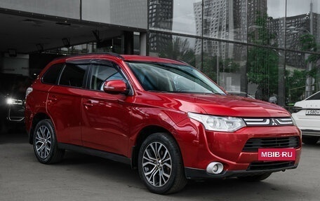 Mitsubishi Outlander III рестайлинг 3, 2013 год, 1 460 000 рублей, 4 фотография