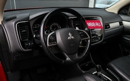 Mitsubishi Outlander III рестайлинг 3, 2013 год, 1 460 000 рублей, 13 фотография