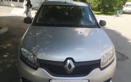 Renault Logan II, 2018 год, 800 000 рублей, 1 фотография