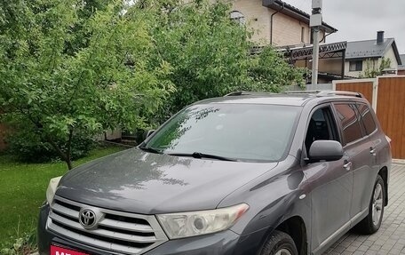 Toyota Highlander III, 2011 год, 1 620 000 рублей, 1 фотография