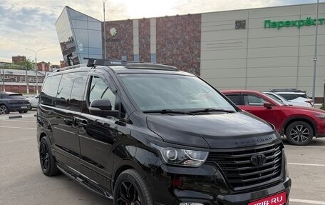 Hyundai Grand Starex Grand Starex I рестайлинг 2, 2019 год, 5 000 000 рублей, 1 фотография