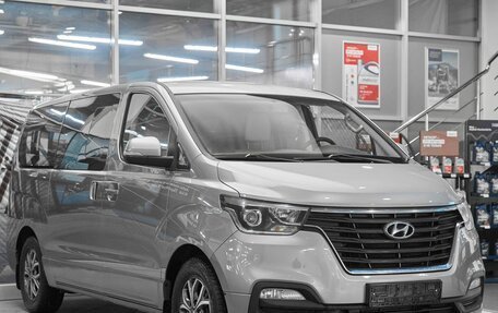 Hyundai H-1 II рестайлинг, 2018 год, 2 499 000 рублей, 3 фотография