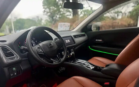 Honda Vezel, 2022 год, 1 300 000 рублей, 6 фотография