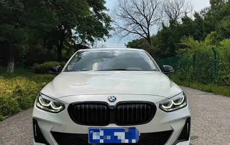 BMW 1 серия, 2022 год, 1 680 000 рублей, 2 фотография