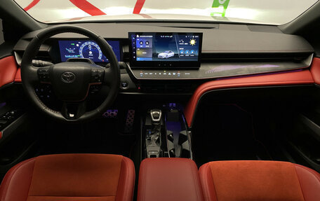 Toyota Camry, 2024 год, 3 890 000 рублей, 9 фотография
