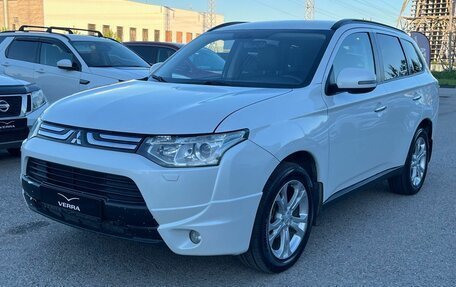 Mitsubishi Outlander III рестайлинг 3, 2014 год, 1 550 000 рублей, 3 фотография
