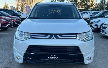 Mitsubishi Outlander III рестайлинг 3, 2014 год, 1 550 000 рублей, 2 фотография