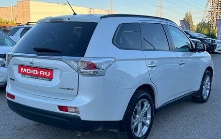 Mitsubishi Outlander III рестайлинг 3, 2014 год, 1 550 000 рублей, 6 фотография