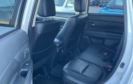 Mitsubishi Outlander III рестайлинг 3, 2014 год, 1 550 000 рублей, 20 фотография