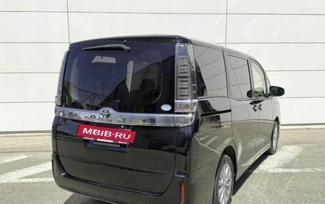 Toyota Voxy III, 2019 год, 2 390 000 рублей, 5 фотография
