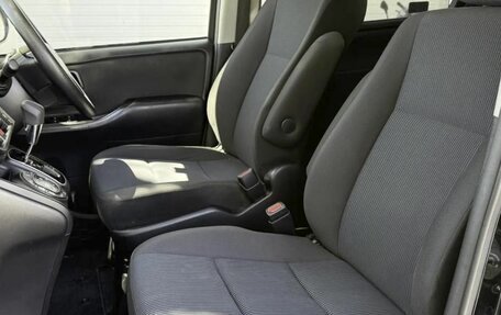 Toyota Voxy III, 2019 год, 2 390 000 рублей, 17 фотография