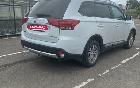 Mitsubishi Outlander III рестайлинг 3, 2015 год, 1 550 000 рублей, 5 фотография