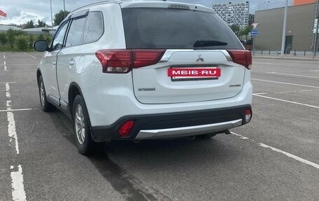 Mitsubishi Outlander III рестайлинг 3, 2015 год, 1 550 000 рублей, 7 фотография