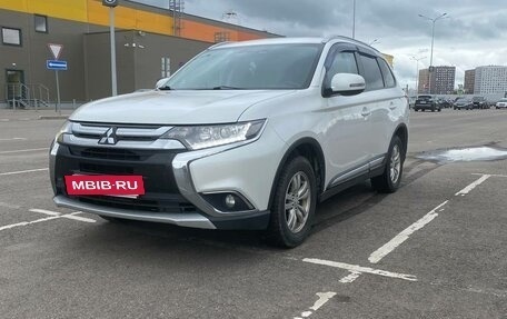 Mitsubishi Outlander III рестайлинг 3, 2015 год, 1 550 000 рублей, 2 фотография