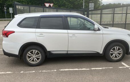 Mitsubishi Outlander III рестайлинг 3, 2015 год, 1 550 000 рублей, 8 фотография