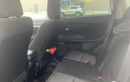 Mitsubishi Outlander III рестайлинг 3, 2015 год, 1 550 000 рублей, 12 фотография