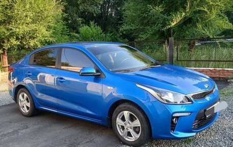 KIA Rio IV, 2018 год, 1 560 000 рублей, 2 фотография