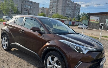 Toyota C-HR I рестайлинг, 2017 год, 1 650 000 рублей, 8 фотография