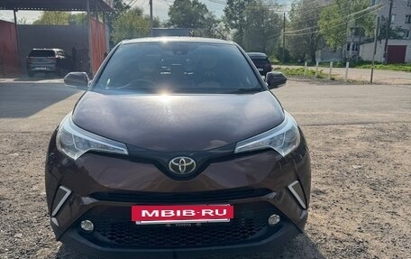 Toyota C-HR I рестайлинг, 2017 год, 1 650 000 рублей, 9 фотография